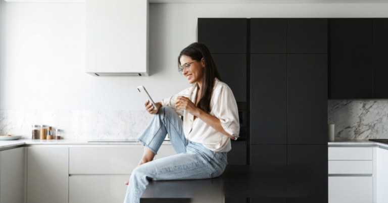 Laundry App vs Traditional Dry Cleaner: Which Is Better for Busy Dubai Residents?